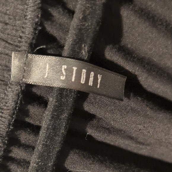 J. Story Chic Black Off the Shoulder Crop Top, Lightweight and Flowy Size M - Picture 5 of 6